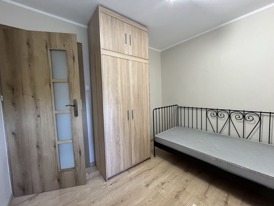 pokoju 1-osobowy 10m2 ul. Piątkowska 39 w niskim bloku na pierwszym piętrze, blisko UP, PST, Lidl, Biedronka, Park Sołacki