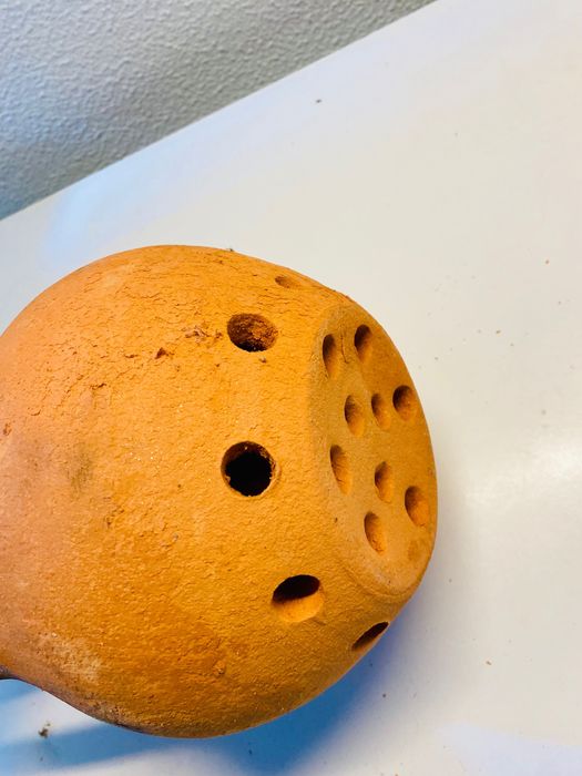 Assador de castanhas de barro