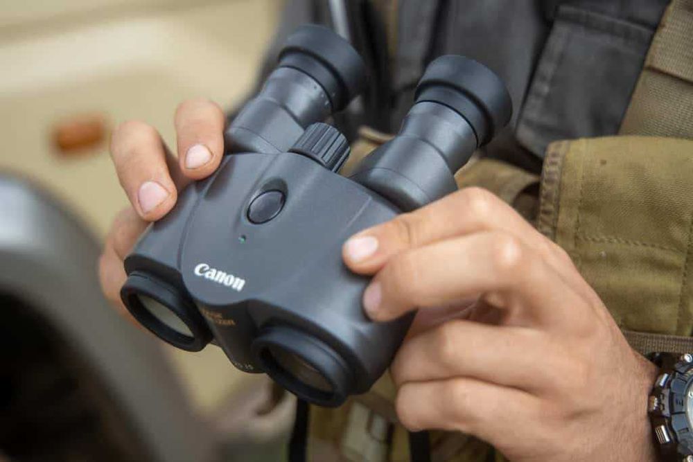 Бинокль cо стабилизацией изображения Canon 8x25 10x30 IS