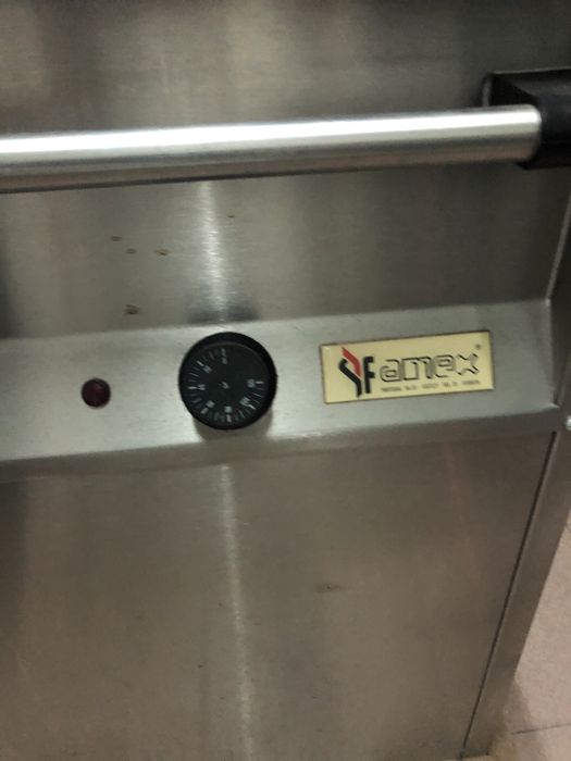 Armário aquecedor de pratos com rodas