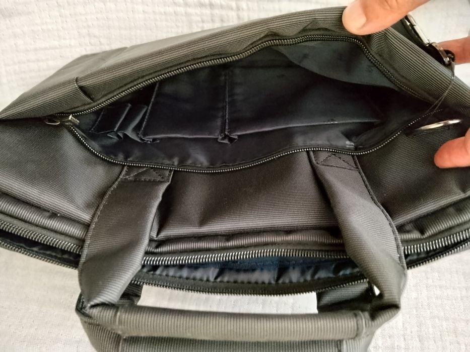 Mala Rivacase para laptop de 14"
