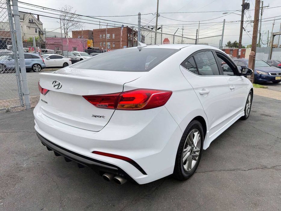 Hyundai Elantra Sport      2017