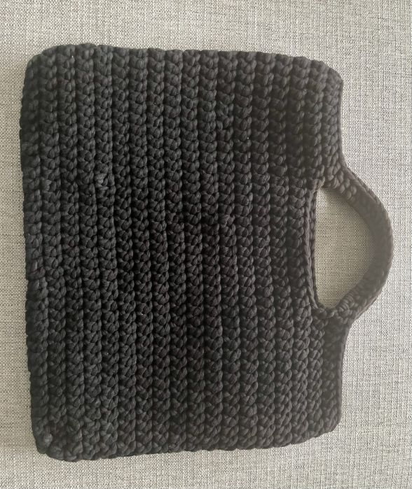 Mala em trapilho feita à mão