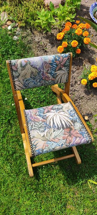 Bujany podnóżek tapicerka vintage