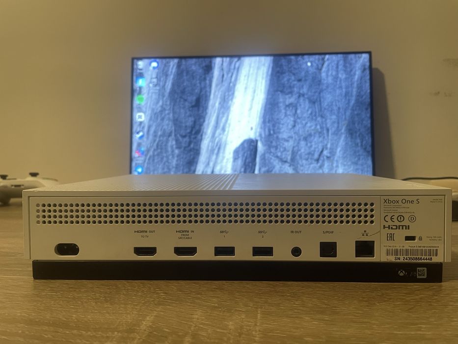 Xbox one s 512 гб є торг