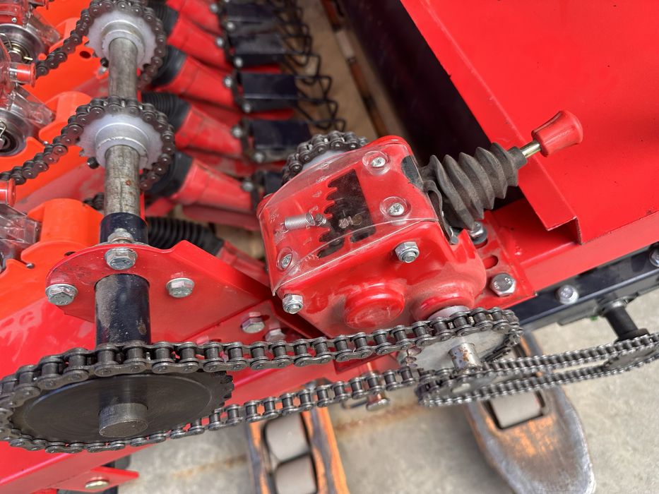 Сівалка 12 рядна овочева точного висіву