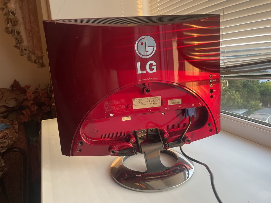 Монітор-телевізор LG Flatron M1740AB