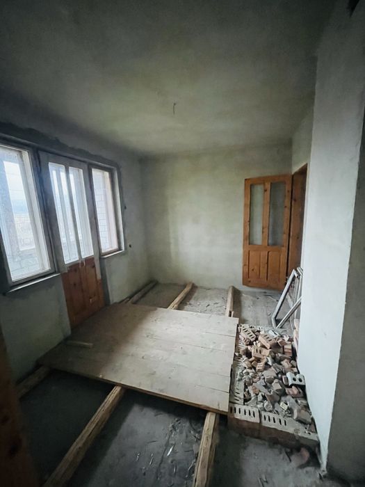 Незавершене будівництво 140 м² та технічна будівля