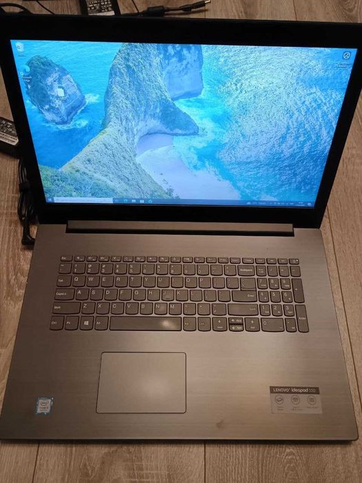 17.3 Lenovo Ideapad 330-17IKB i5\8gb ddr4\256 SSD