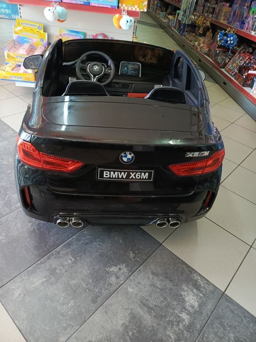 BMW X6M na akumulator