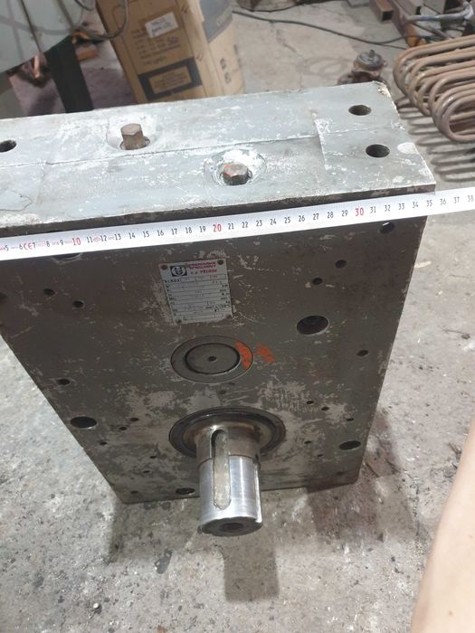 Редуктор. 3-х ступенчатый цилиндрический с передаточным 1 к 100