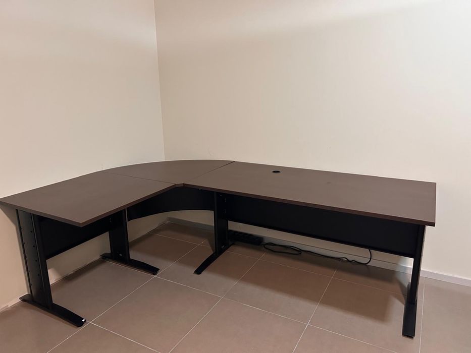 Secretaria cor castanho vengue