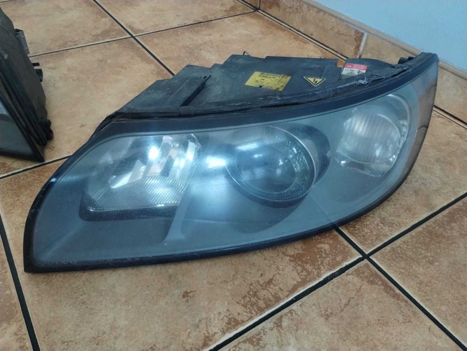 lampa przód przednia prawa lewa XENON Volvo V50 30698889