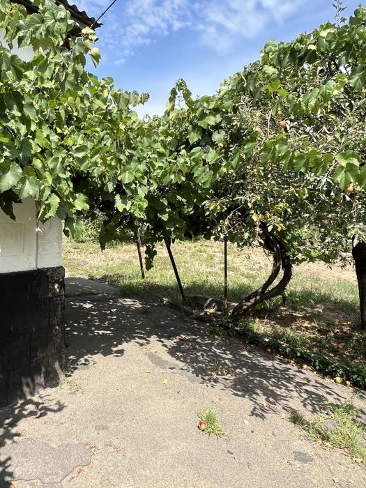 Продається будинок поруч з базаром!