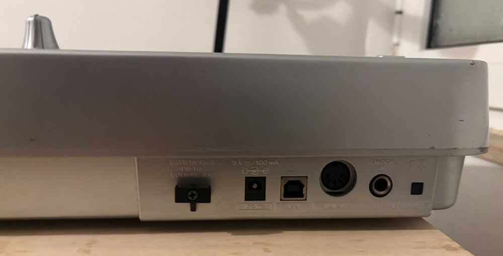 Controlador MIDI Behringer UMX49