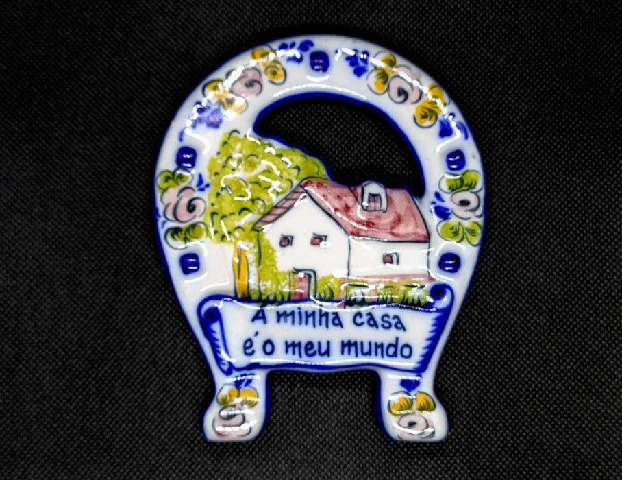 Ferradura vintage da fábrica de loiça de Alcobaça