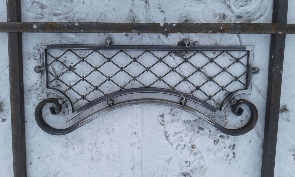 Кована декоративна сітка на ворота та забори