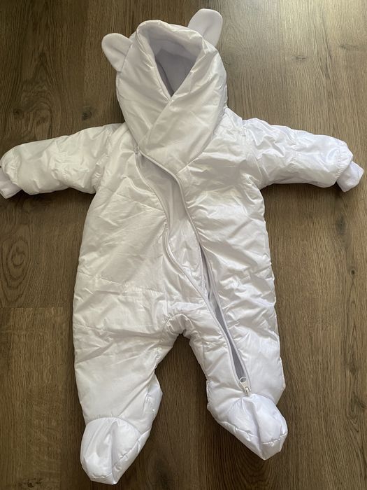 Біленький комбінезончик для немовлят