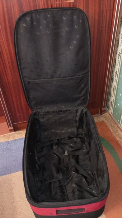 Чемодан 79×50×32см,огромный,вместительный.