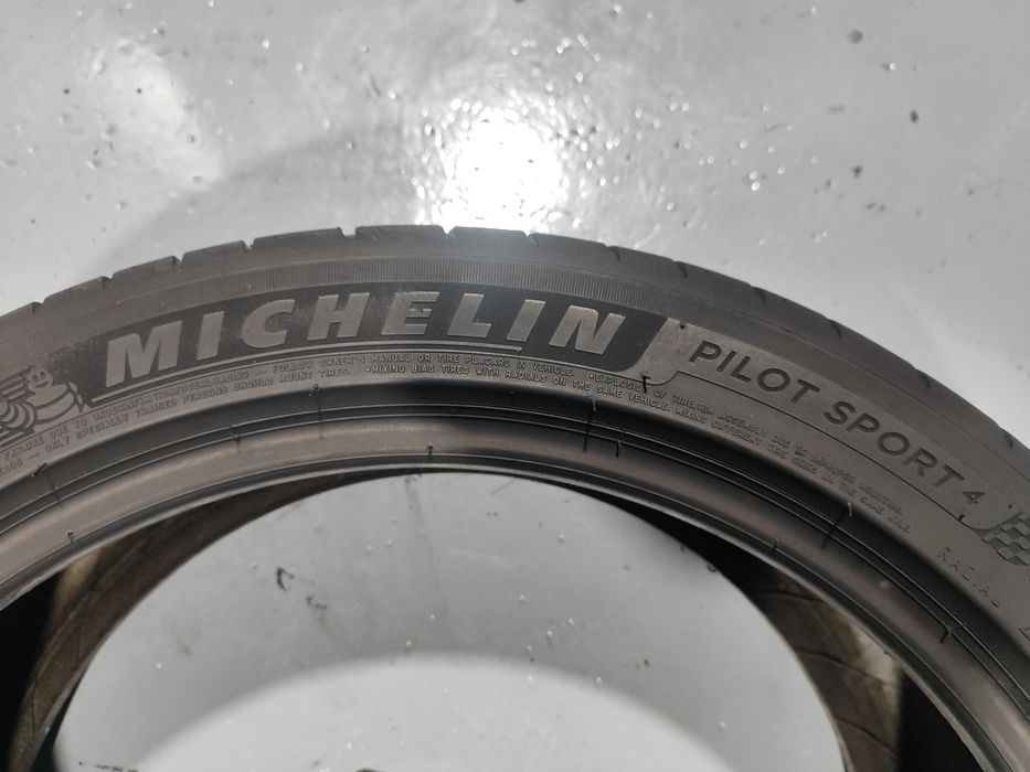 2 pneus semi novos 225-45R18 Michelin - Oferta dos portes