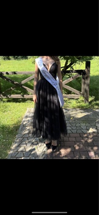 Випускна сукня дуже гарна,