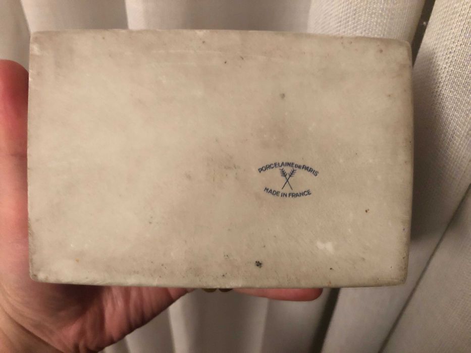 Caixa/ guarda-jóias de Porcelana de Paris (made in France)