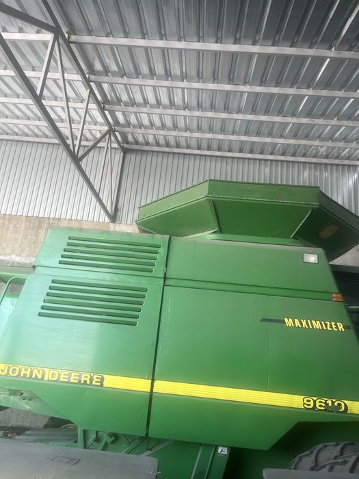 Комбайн John Deere 9610