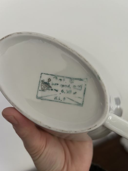 porcelanowa biała sosjerka naczynie Chodzież prl