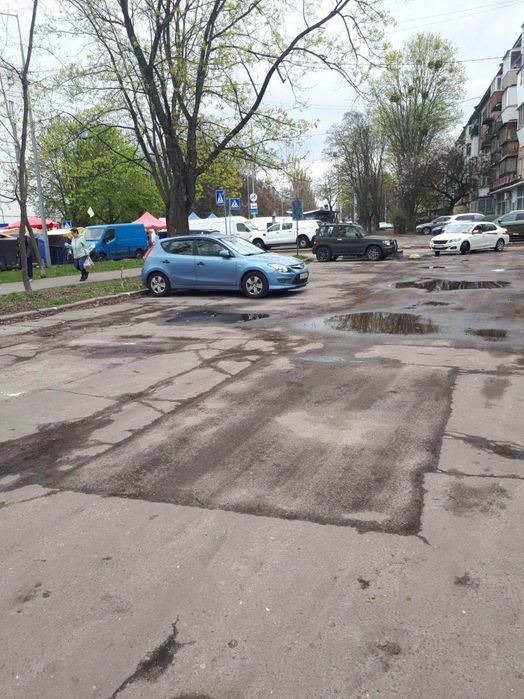 Оренда паркомісць , вул. Академіка Шалімова, 42