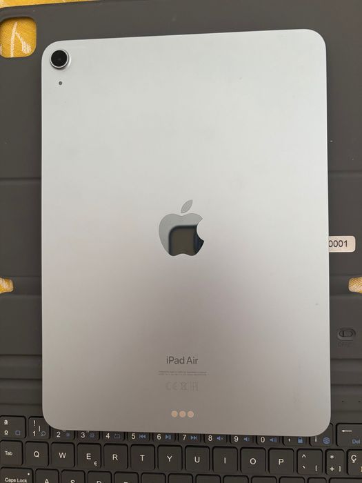 Apple IPad Air 11’ - 128 GB - com teclado, como novo (garantia +1 ano)