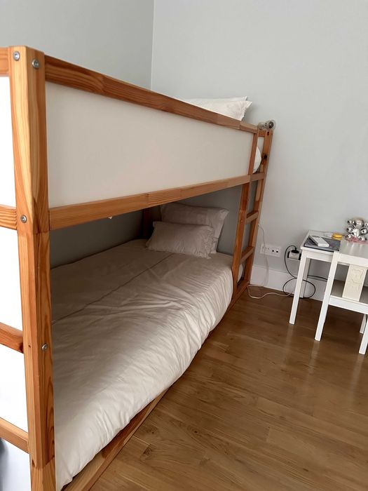 Cama beliche reversível, em pinho, 90x200 cm