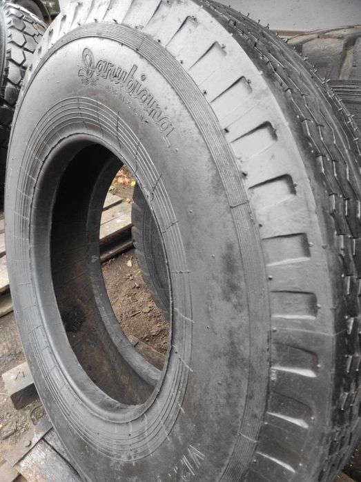 Шина 9.00-20 в отличном состоянии