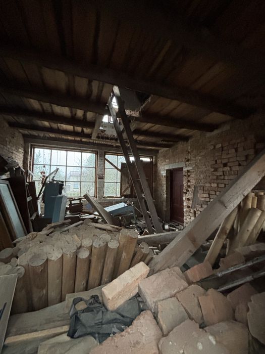 р Дві суміжні земельні ділянки 12 СОТИХ з дачним будинком