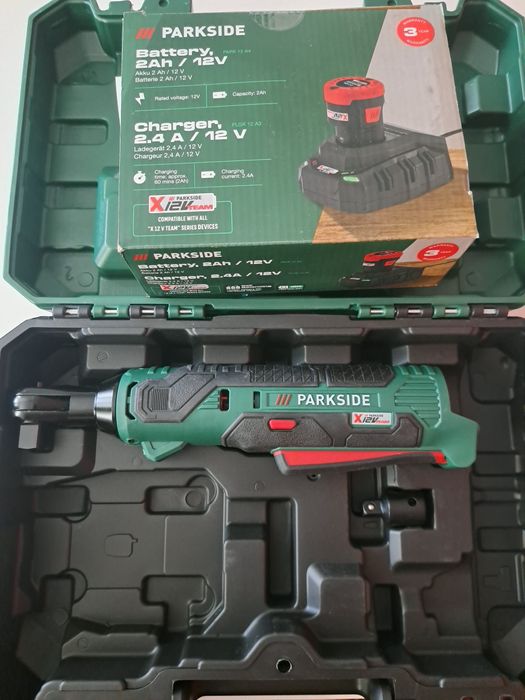 Akumulatorowa grzechotka parkside 12 v z aku I ładowarką