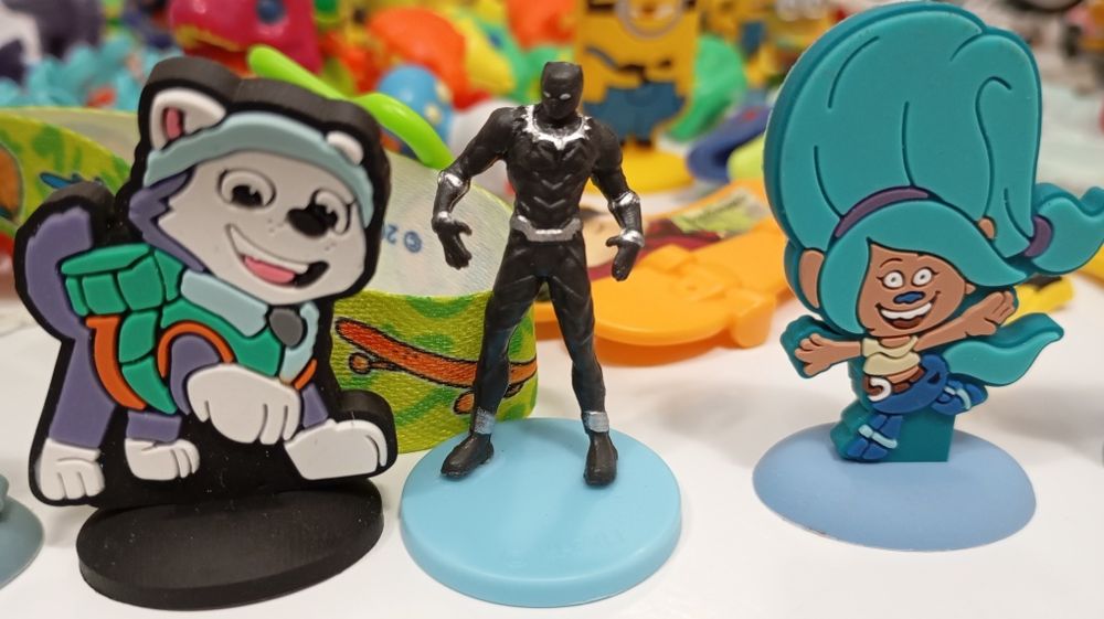 Zestaw figurek Kinder ferrero. Smerf kolekcjonerski Żaba kolekcjonersk