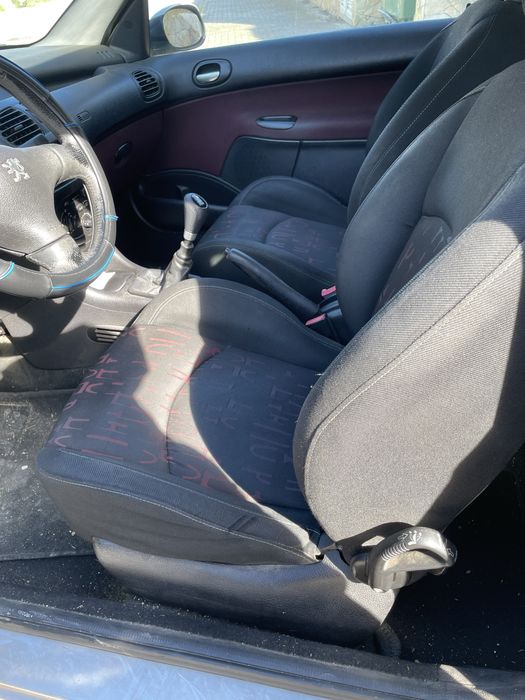 Avariado Peugeout 206