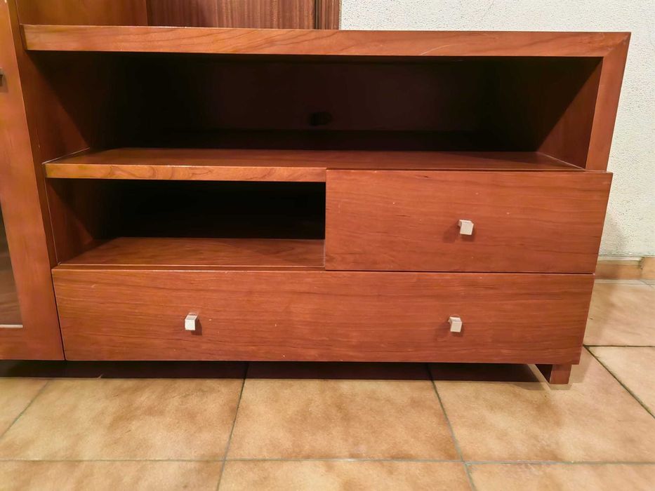Móvel de Sala / Bancada de TV Moderno com Vitrine (Excelente Estado)