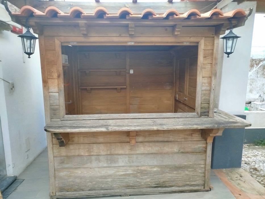 Casa/bar em madeira 100€
