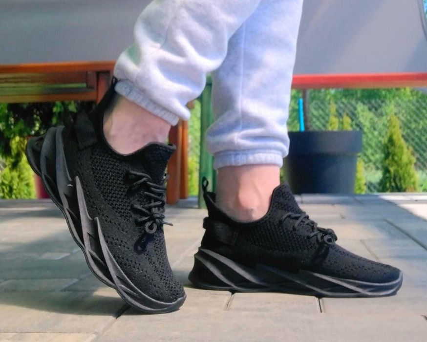 Nowe czarne buty sportowe rozmiar 38