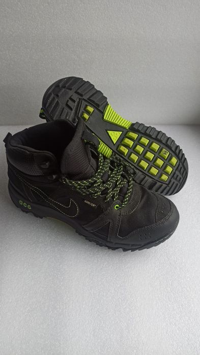 Nike Adidas Hugo Boss ECCO Asics UGG