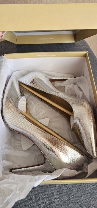 Michael Kors шкіряні туфлі срібні човники лодочки 39-40 р