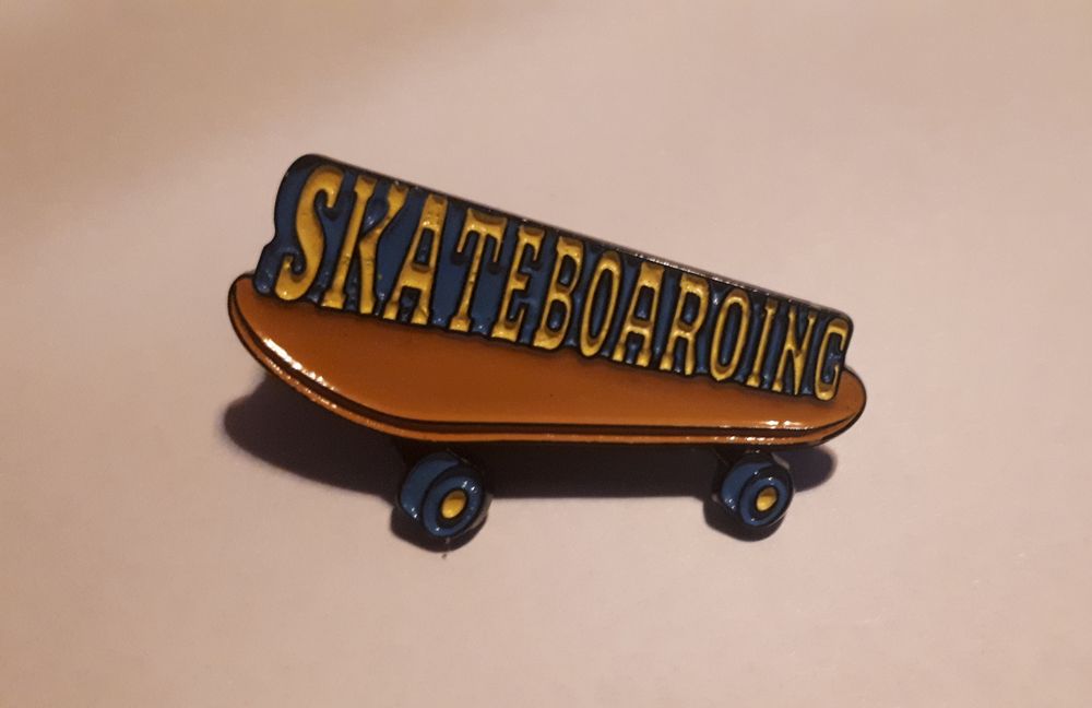 Przypinka - Skateboaroing