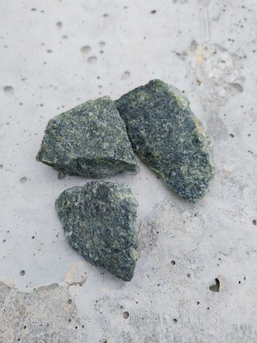 grys ozdobny zielony serpentynit