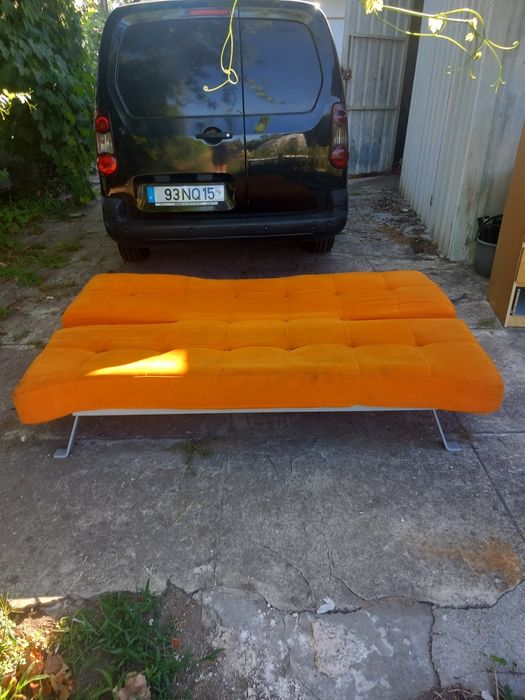 Vendo sofá cama usado .