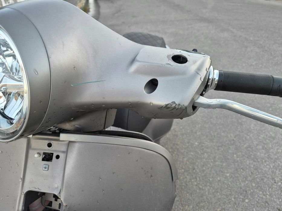 Vespa 300 GTS Super pequena queda