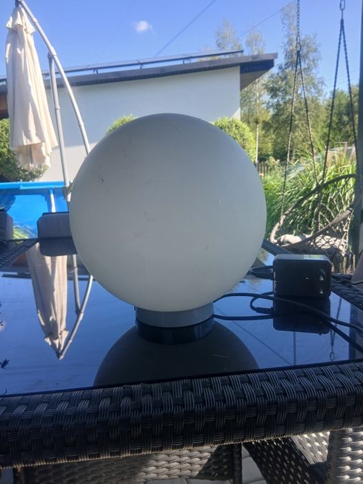 Lampa ogrodowa na prąd