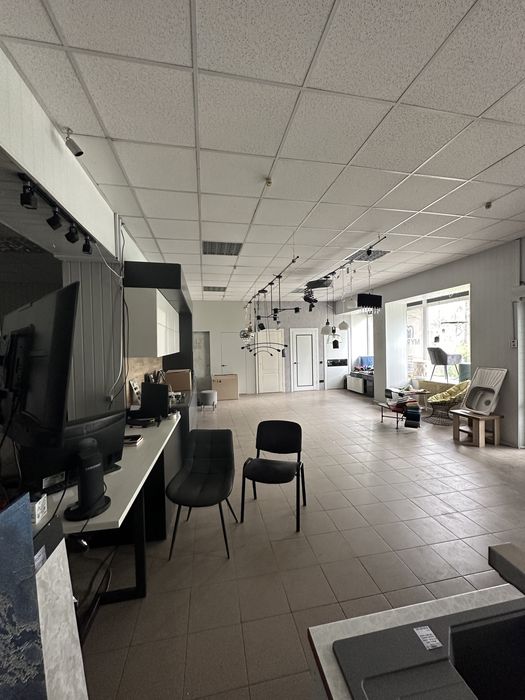 Продам приміщення 80 кв м центр