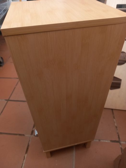 Movel de apoio em madeira