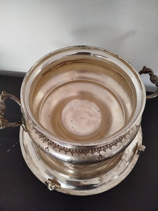 Terrina de casquinha com prato