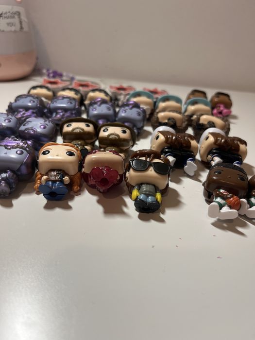 Vendo bonecos de stranger things do kinder joy!